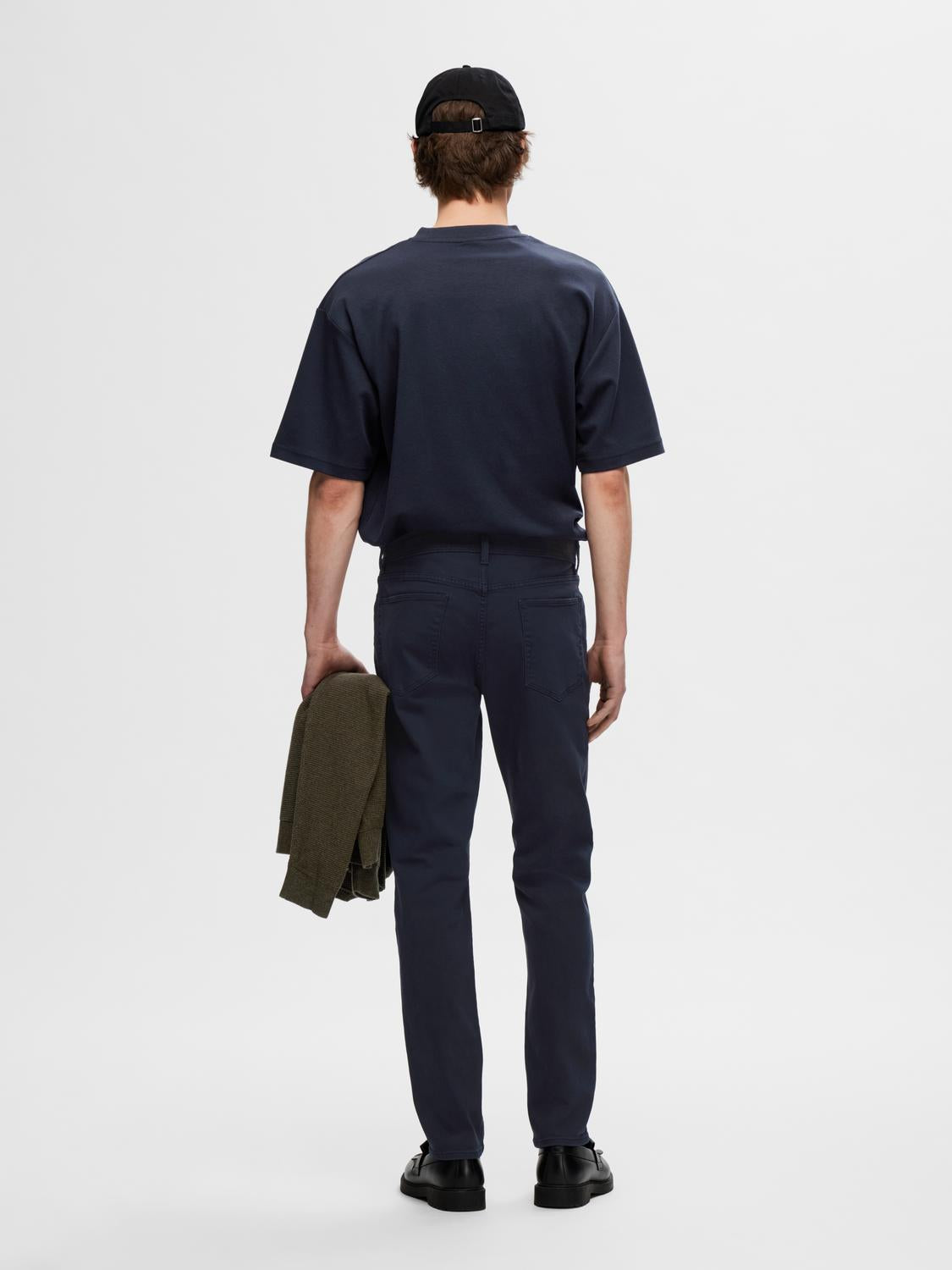 model_shot-back